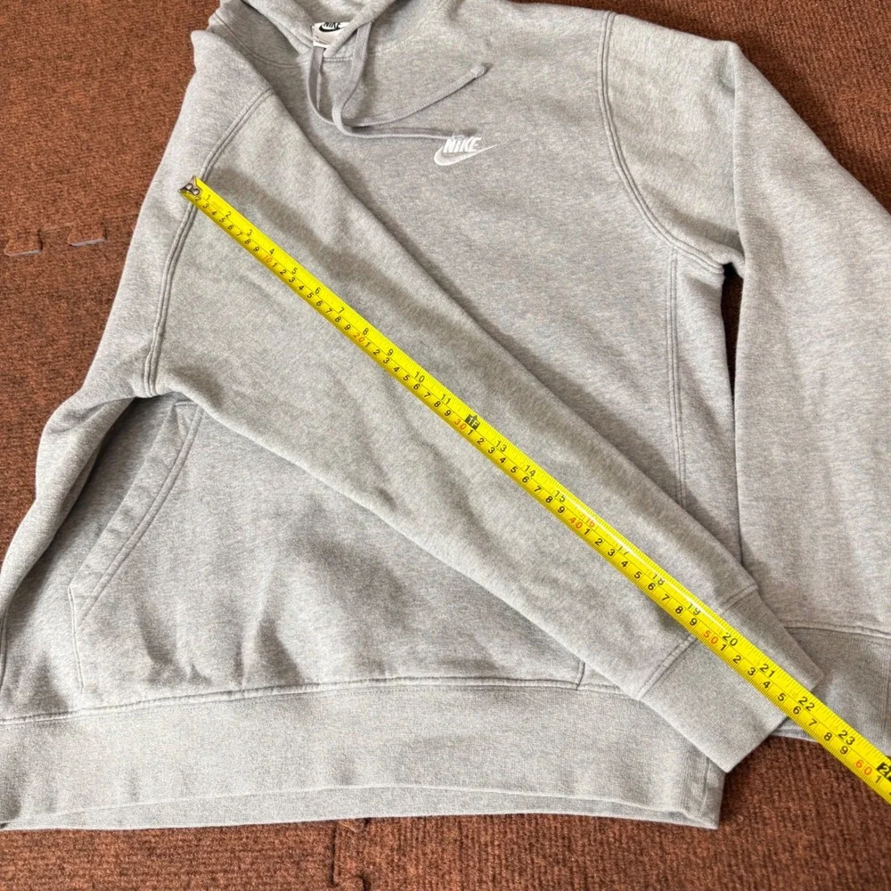 Nike Mens Sportswear Club Fleece Hoodie Heather Grey Embroidered Logo Medium gym